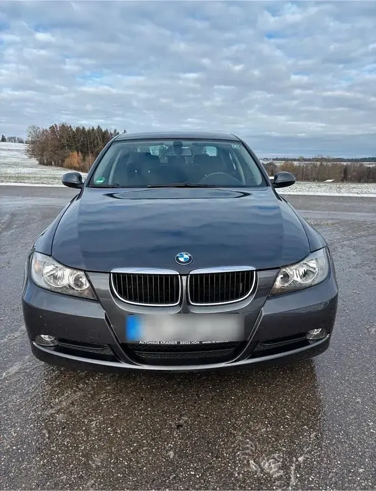 Gebraucht BMW 318 129 PS (94 kW) 2006 Grau Limousine