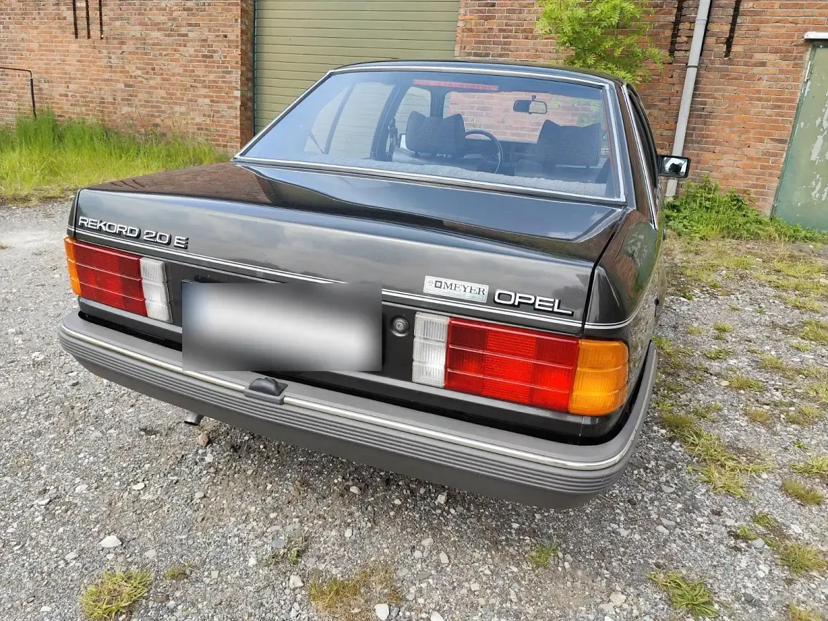 Gebraucht Opel Rekord 110 PS (80 kW) 1983 Grau Limousine