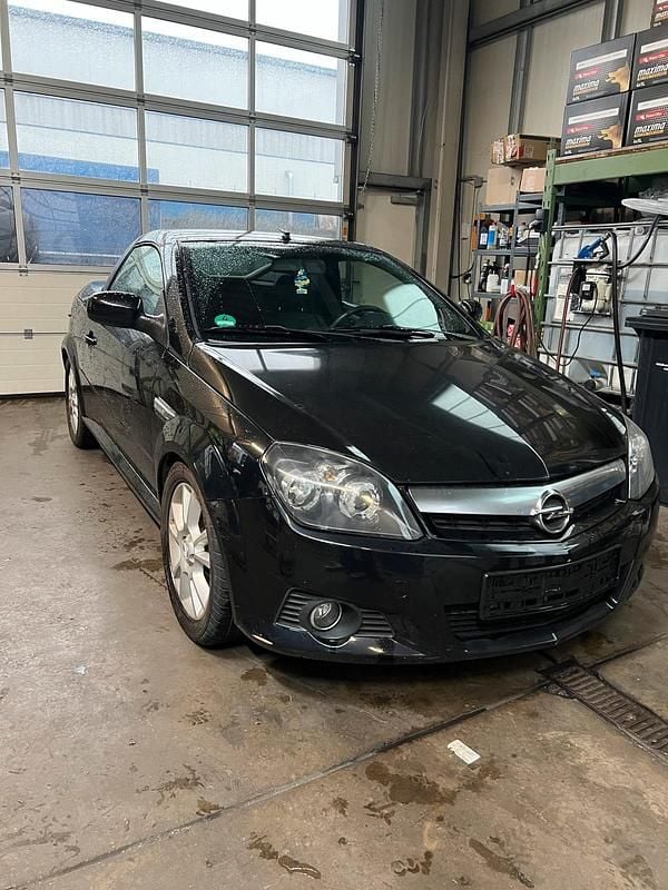 Schwarz Gebraucht 2005 Opel Tigra Cabrio | 1.600 € - Bild 1/4