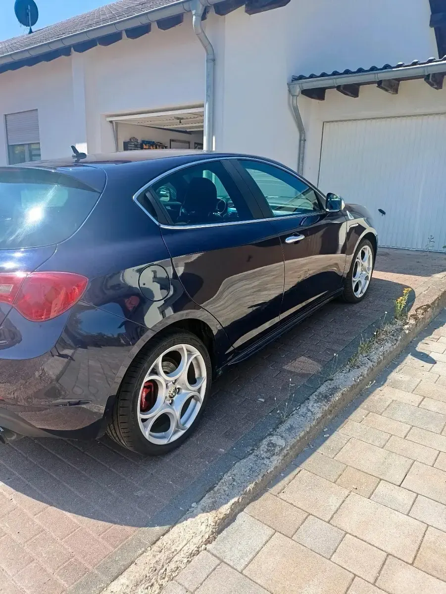 Gebraucht Alfa Romeo Giulietta 235 PS (172 kW) 2012 Blau Kleinwagen