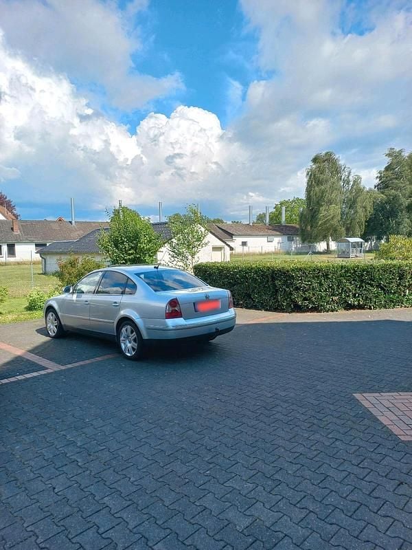 Second-hand VW Passat Highline 130 CP (95 kW) 2004 Argintiu Berlinǎ