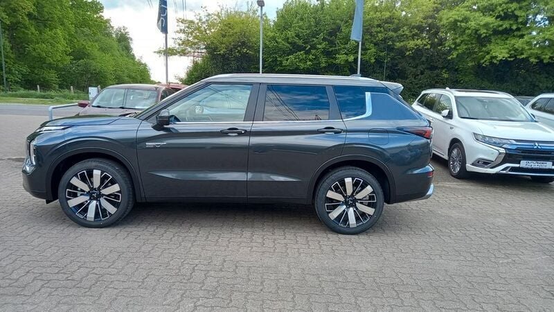 Neu Mitsubishi Outlander P-HEV Edition 306 PS (225 kW) 2025 Grau SUV