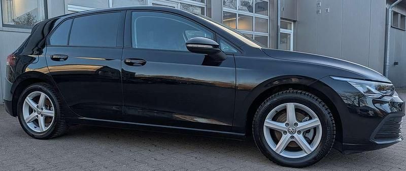 Gebraucht VW Golf VII Life 150 PS (110 kW) 2020 Deep black perleffekt Kleinwagen