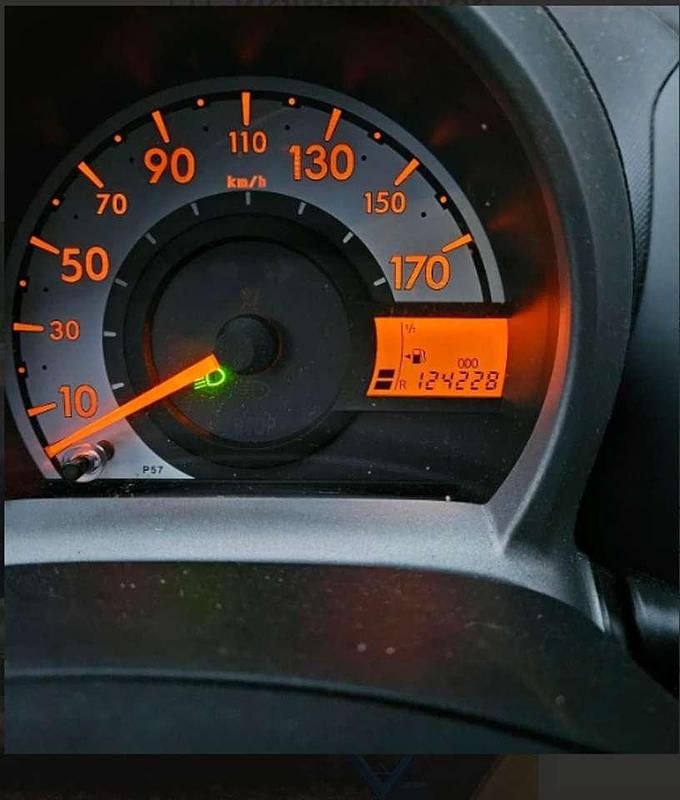 Gebraucht Peugeot 107 Urban Move 68 PS (50 kW) 2008 Silber Kleinwagen