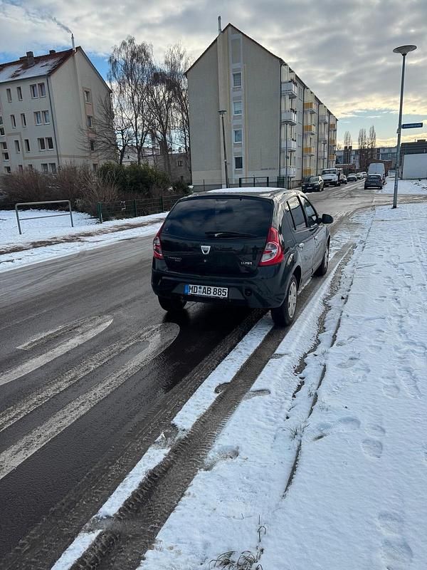 Gebraucht Dacia Sandero 75 PS (55 kW) 2009 Schwarz Kleinwagen