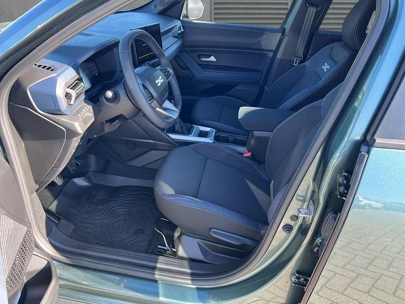 Neu Dacia Duster Journey 101 PS (74 kW) 2025 Zedergrün SUV