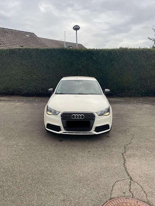 Gebraucht Audi A1 Sportback Attraction 86 PS (63 kW) 2014 Weiß Kleinwagen