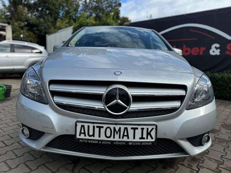 Gebraucht Mercedes B200 156 PS (114 kW) 2013 Silber Van / Kleinbus