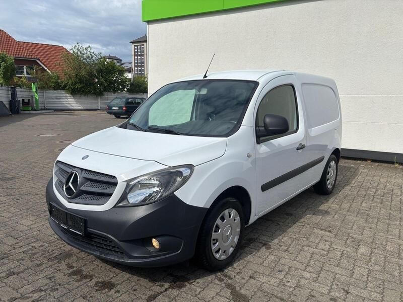 Weiß Gebraucht 2014 Mercedes Citan 108 Van / Kleinbus | 6.200 € - Bild 1/4