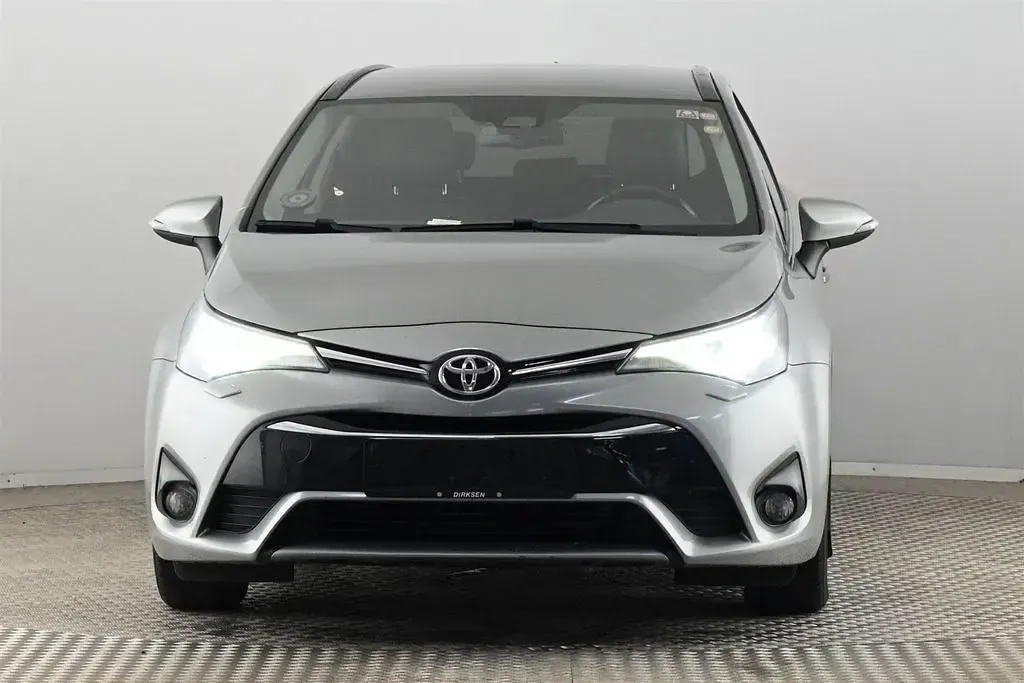 Gebraucht Toyota Avensis Executive 147 PS (108 kW) 2018 Grau Kombi