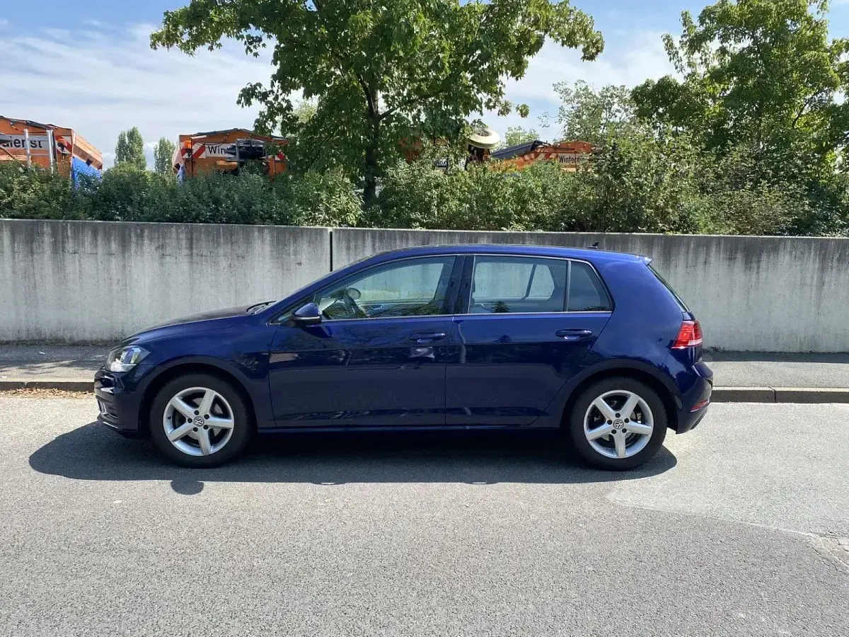 Gebraucht VW Golf VII Trendline 86 PS (63 kW) 2018 Blau Limousine
