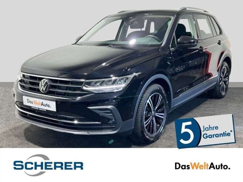 Deep black perleffekt (metallic) Gebraucht 2022 VW Tiguan Active SUV | 36.900 € (Fairer Preis) - Bild 1/4