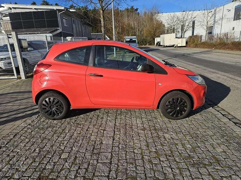 Gebraucht Ford Ka Ambiente 69 PS (50 kW) 2011 Sunriserot Kleinwagen