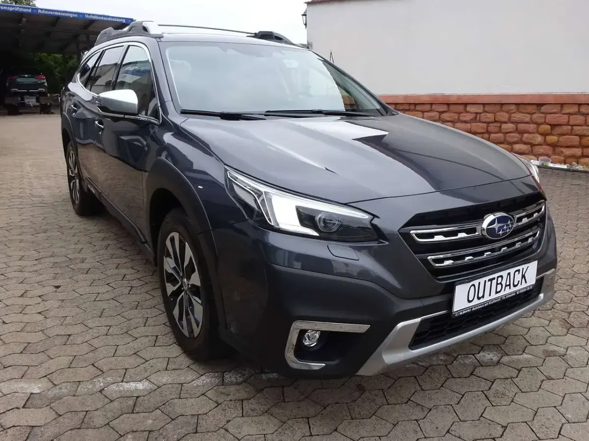 Gebraucht Subaru Outback Platinum 169 PS (124 kW) 2024 Magnetite gray (m) Kombi