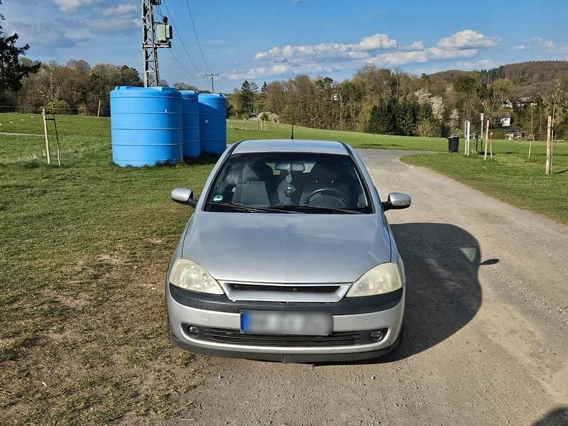 Silber Gebraucht 2001 Opel Corsa Limousine | 1.250 € (Fairer Preis) - Bild 1/4