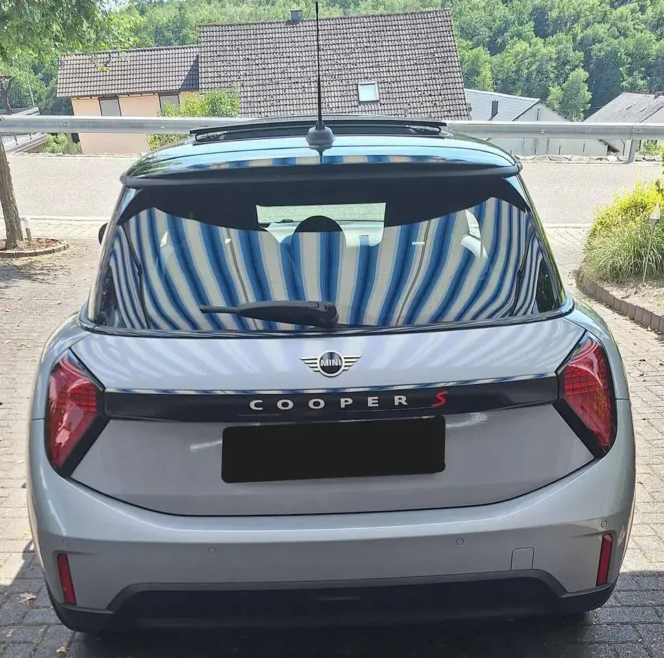 Gebraucht Mini Cooper S Favoured 204 PS (150 kW) 2024 Grau Kleinwagen
