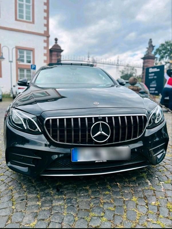Schwarz Gebraucht 2018 Mercedes E220 AMG line Limousine | 24.000 € (Fairer Preis) - Bild 1/4