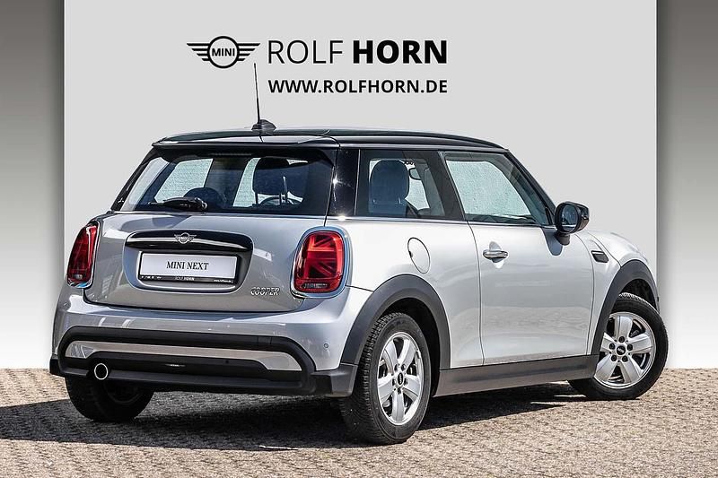 Używany Mini Cooper Essential 136 KM (100 kW) 2023 Srebrny Hatchback