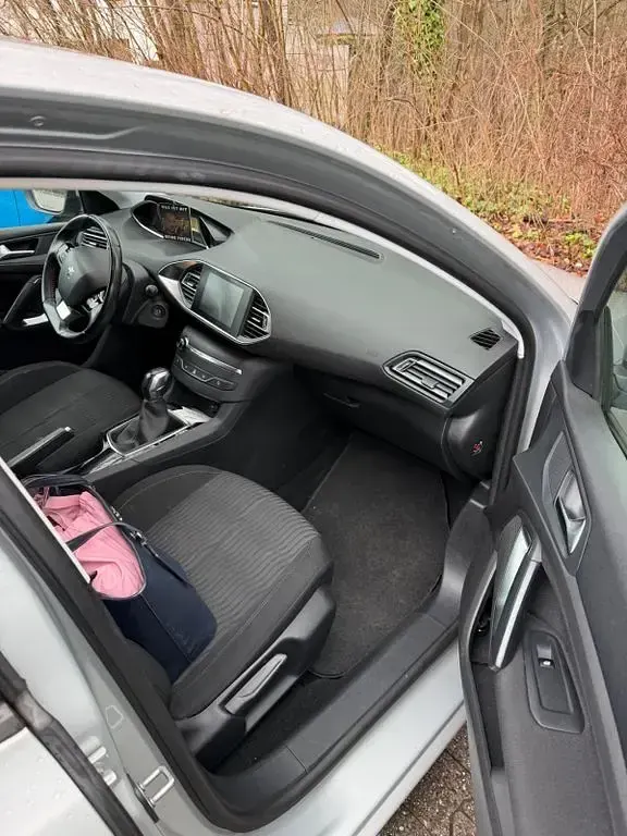 Gebraucht Peugeot 308 Access 82 PS (60 kW) 2013 Silber Limousine