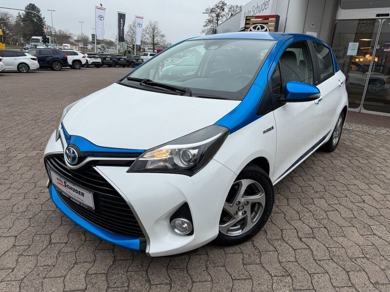 Weiß Gebraucht 2017 Toyota Yaris Hybrid Edition-S Limousine | 13.990 € (Fairer Preis) - Bild 1/4