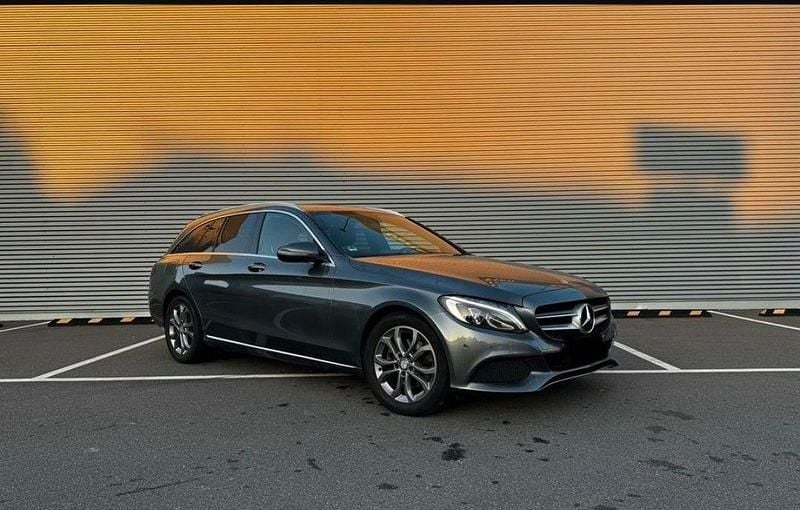 Grau Gebraucht 2016 Mercedes 220 Kombi | 11.500 € (Guter Preis) - Bild 1/4
