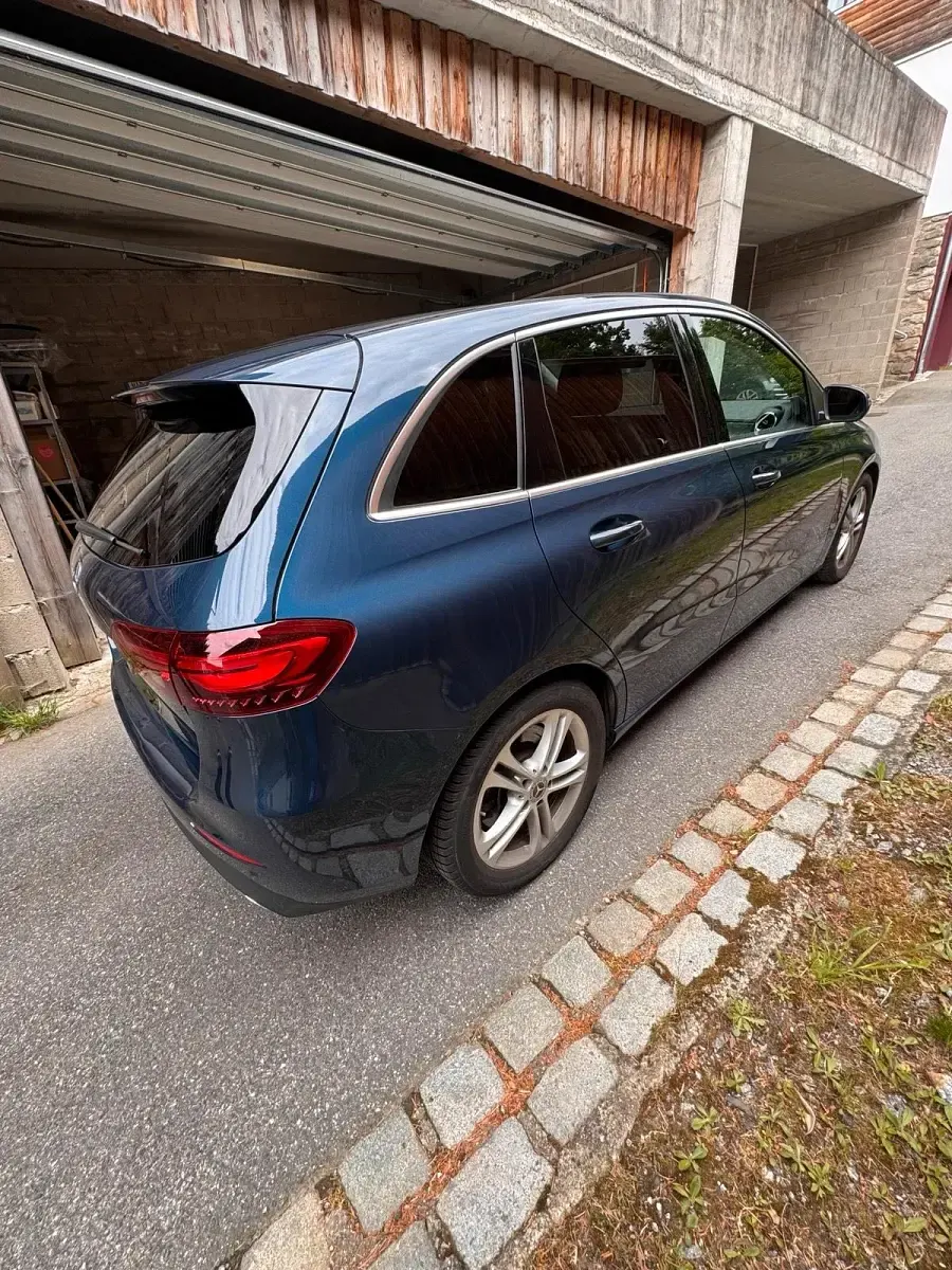Gebraucht Mercedes B250 224 PS (164 kW) 2023 Blau Kleinwagen