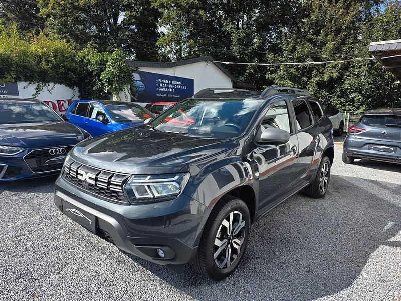 Grau Gebraucht 2024 Dacia Duster Journey SUV | 20.950 € (Superpreis) - Bild 1/4