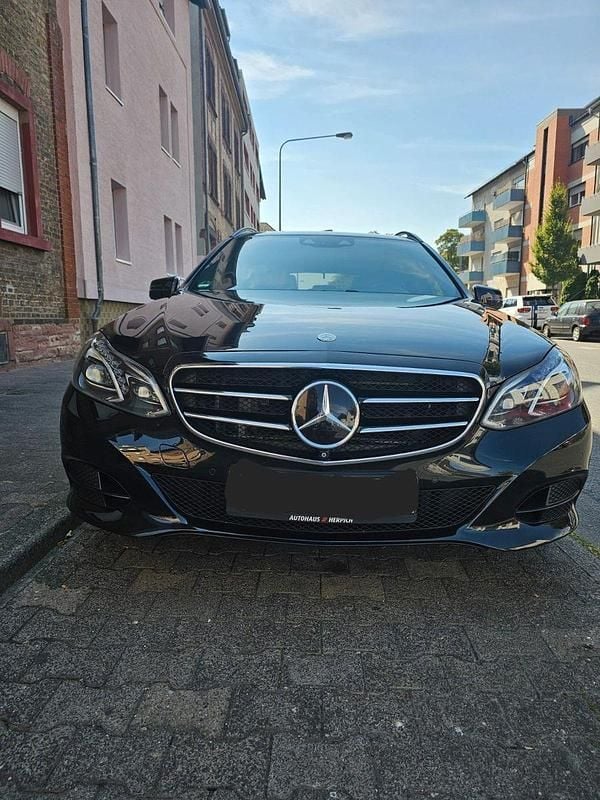 Schwarz Gebraucht 2015 Mercedes E350 Kombi | 19.000 € (Guter Preis) - Bild 1/4