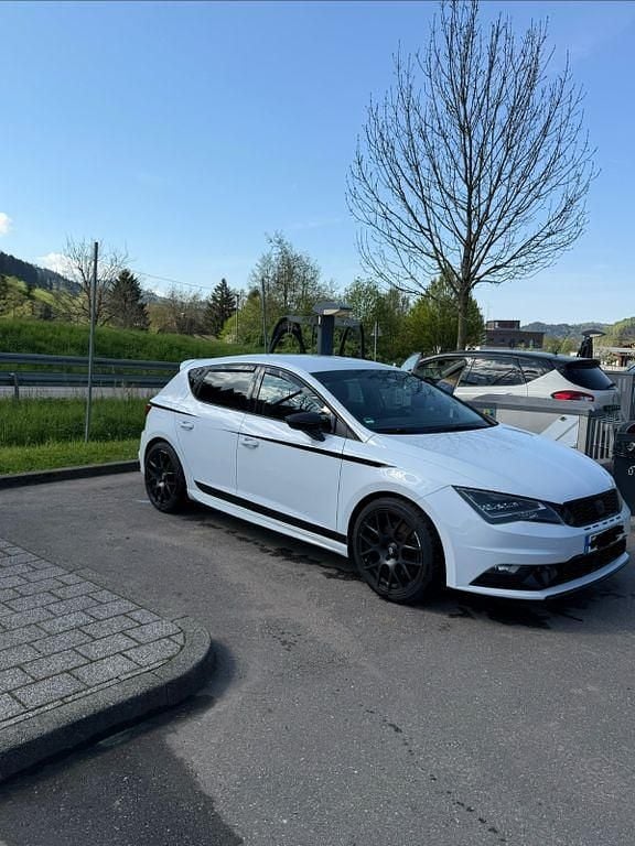 Second-hand Seat Leon FR 179 CP (131 kW) 2014 Alb Berlinǎ