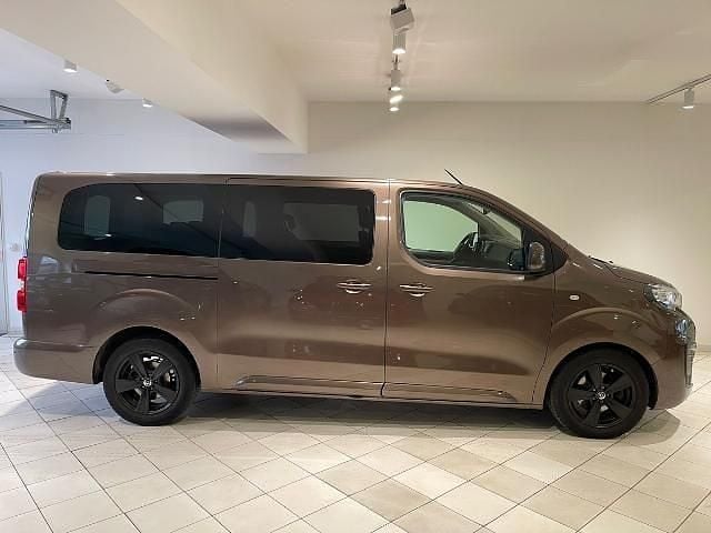 Gebraucht Peugeot Traveller 177 PS (130 kW) 2018 Braun Van / Kleinbus