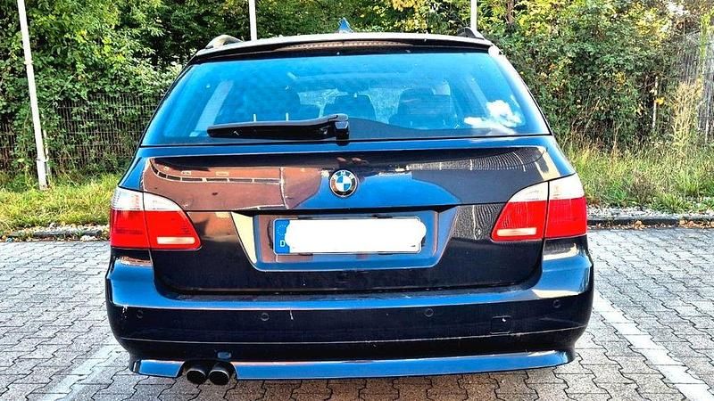 Gebraucht BMW 525 218 PS (160 kW) 2006 Blau Kombi