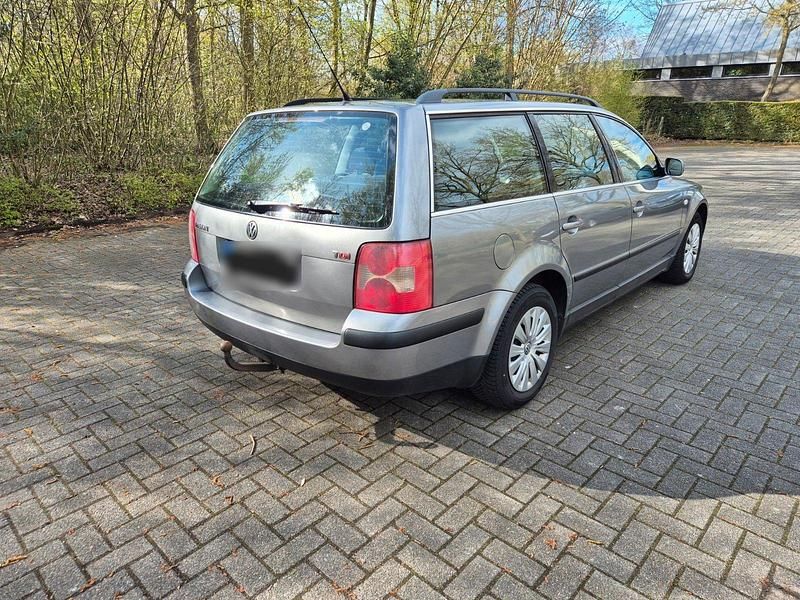 Gebraucht VW Passat 131 PS (96 kW) 2002 Grau Kombi