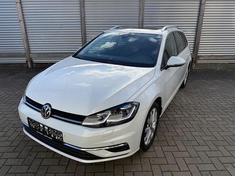 Weiß Gebraucht 2017 VW Golf VII Highline Kombi | 15.200 € (Teuer) - Bild 1/4