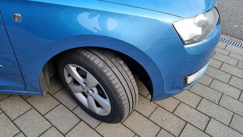 Gebraucht Skoda Rapid Ambition 105 PS (77 kW) 2012 Blau Kleinwagen