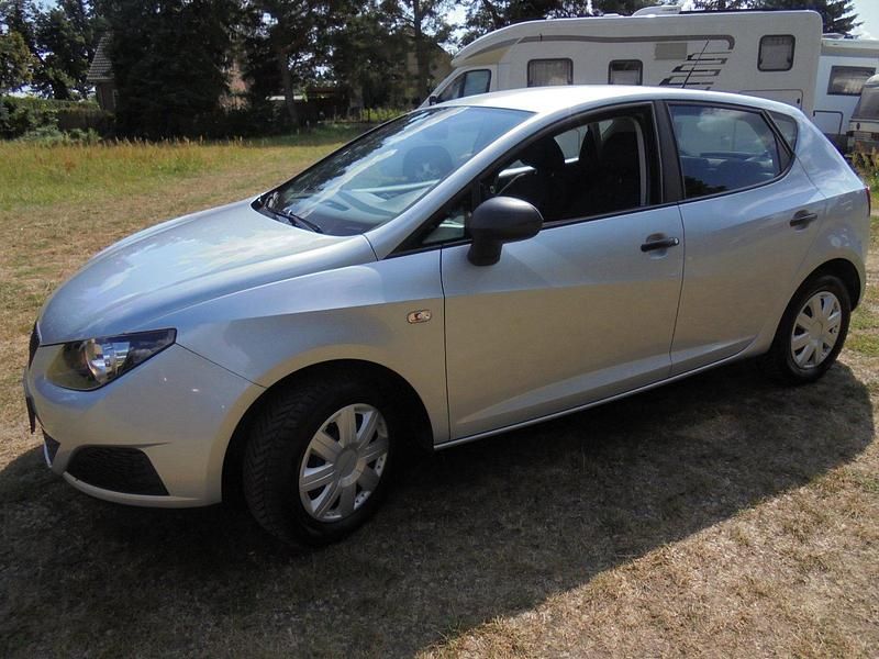 Silber Gebraucht 2009 Seat Ibiza Reference Kleinwagen | 3.990 € (Fairer Preis) - Bild 1/4