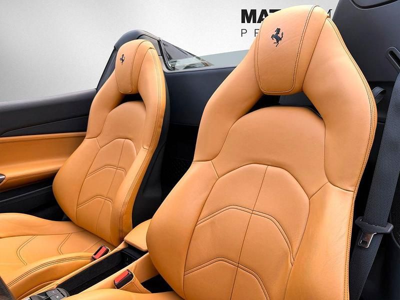 Second-hand Ferrari 488 669 CP (492 kW) 2018 Negru Cabrio