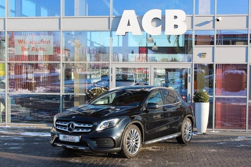 Kosmosschwarz (metallic) Gebraucht 2019 Mercedes GLA250 AMG SUV | 26.900 € (Fairer Preis) - Bild 1/4