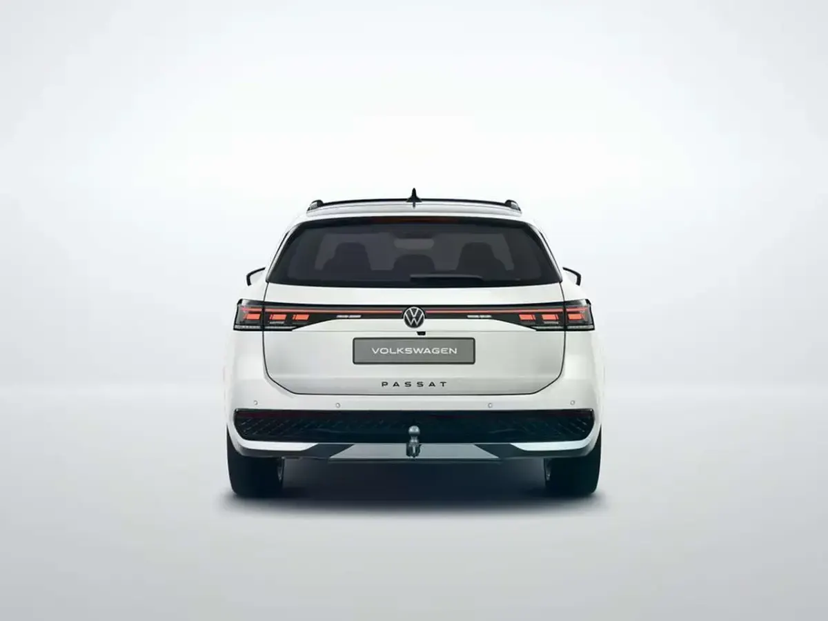 Gebraucht VW Passat R-line 272 PS (200 kW) 2025 Oryxweiß perlmutteffekt Kombi
