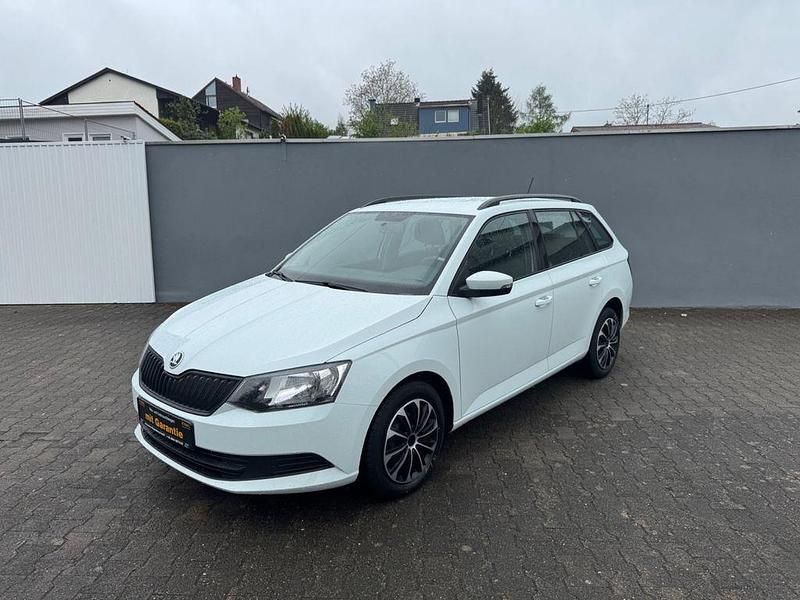 Weiß Gebraucht 2016 Skoda Fabia Active Kombi | 8.399 € (Fairer Preis) - Bild 1/4