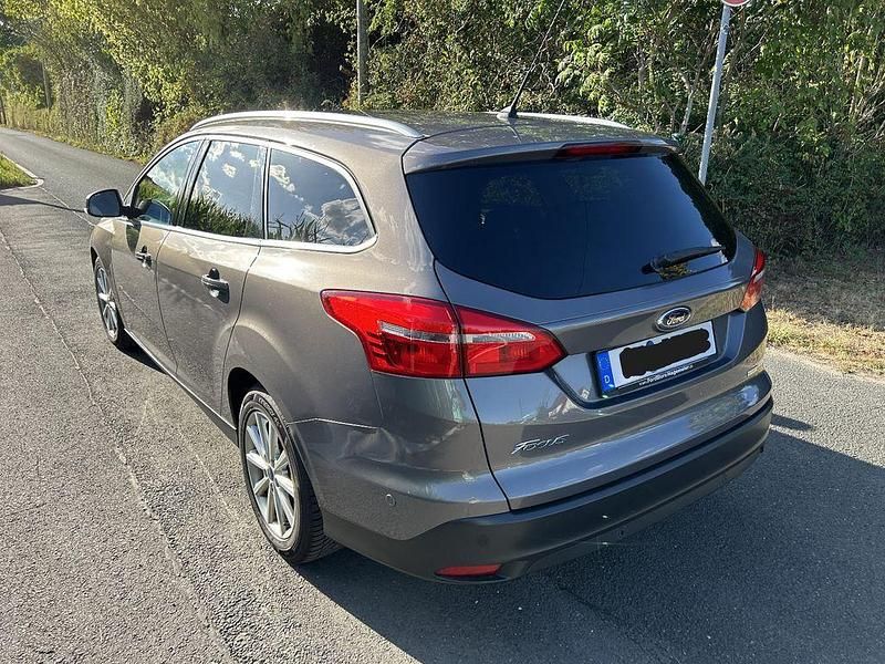 Usata Ford Focus 125 CV (91 kW) 2015 Marrone Berlina