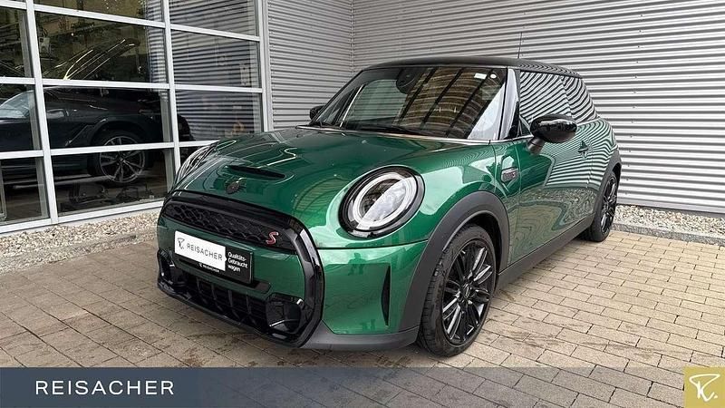British racing green metallic Gebraucht 2023 Mini Cooper S Coupé Classic Coupé | 27.990 € (Superpreis) - Bild 1/4