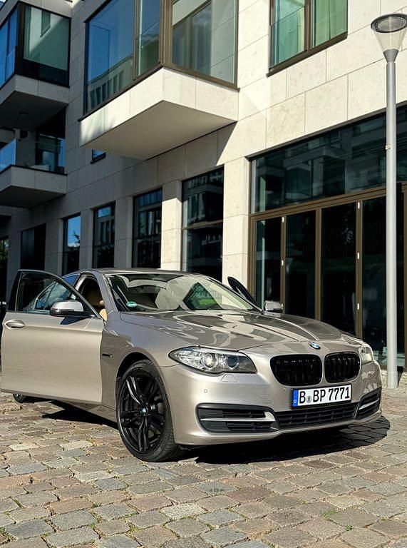 Gold Gebraucht 2014 BMW 518 M Sport Limousine | 12.900 € - Bild 1/4