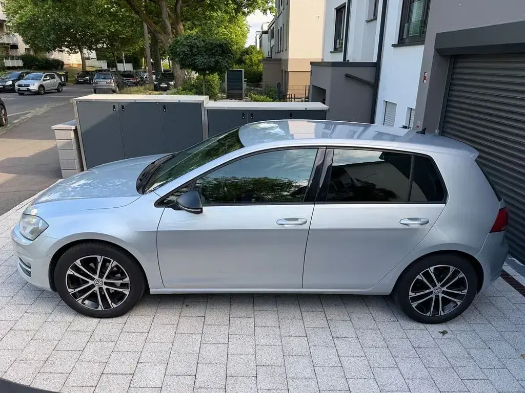 Gebraucht VW Golf VII Comfortline 105 PS (77 kW) 2013 Silber Limousine