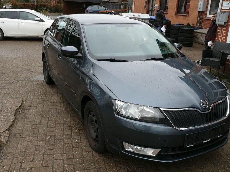 Gebraucht Skoda Rapid Ambition 105 PS (77 kW) 2014 Grau Kleinwagen