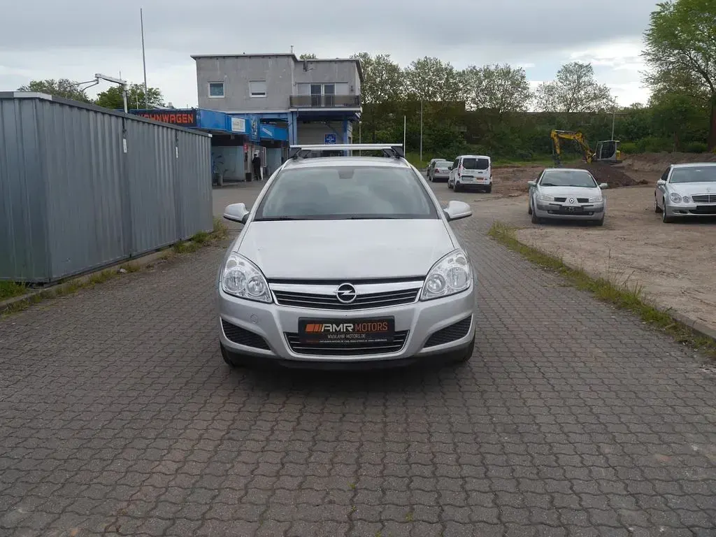 Gebraucht Opel Astra 116 PS (85 kW) 2010 Silber Limousine