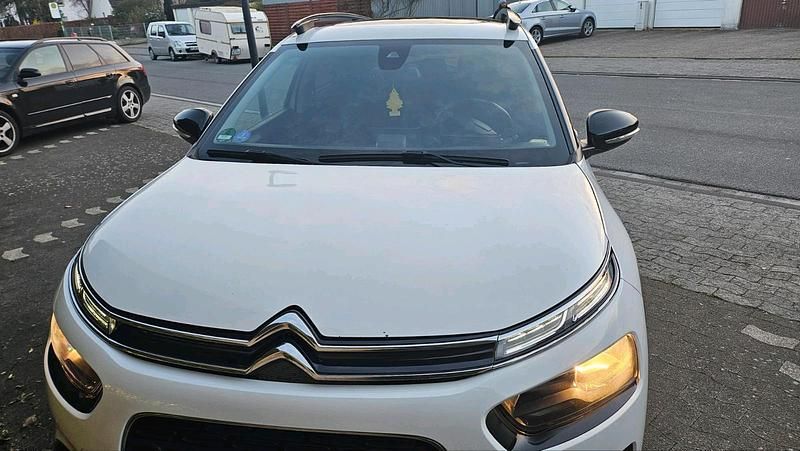 Gebraucht Citroën C4 120 PS (88 kW) 2019 Weiß SUV