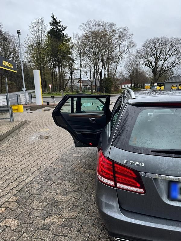 Gebraucht Mercedes 220 170 PS (125 kW) 2016 Silber Kombi