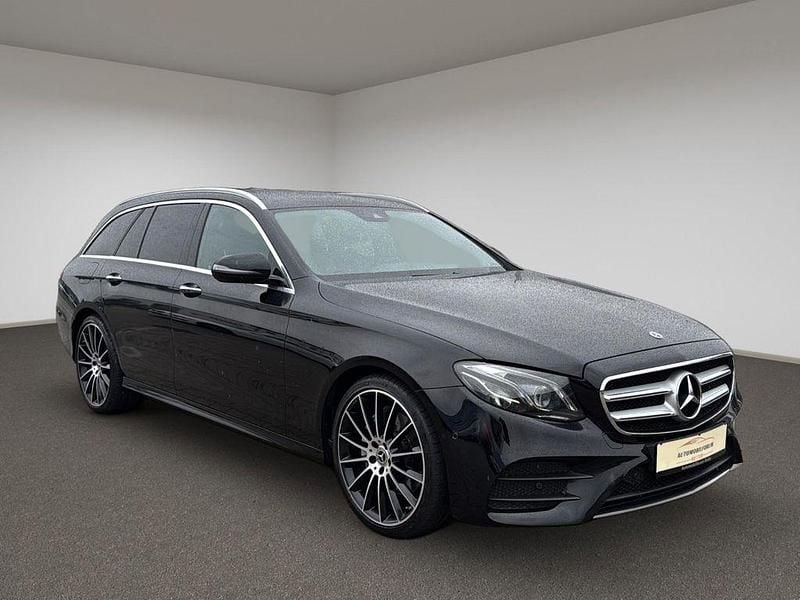 Schwarz Gebraucht 2019 Mercedes E200 AMG Kombi | 29.890 € (Fairer Preis) - Bild 1/4