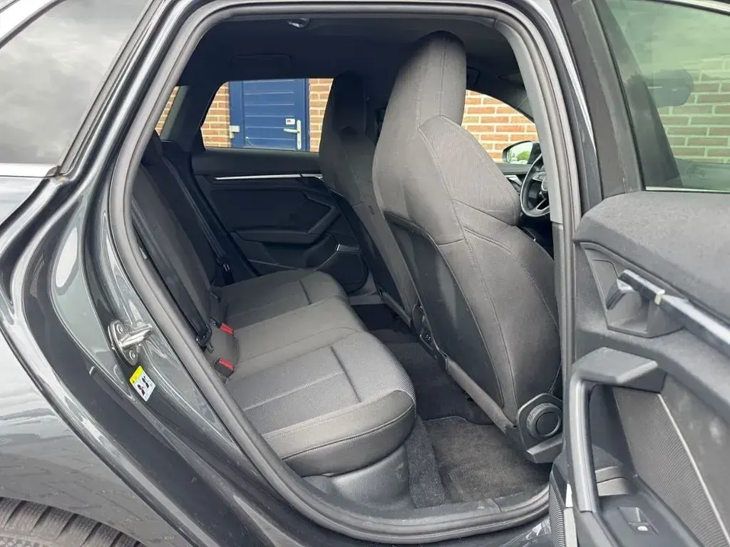 Usado Audi A3 Advanced 110 CV (80 kW) 2022 Gris Berlina
