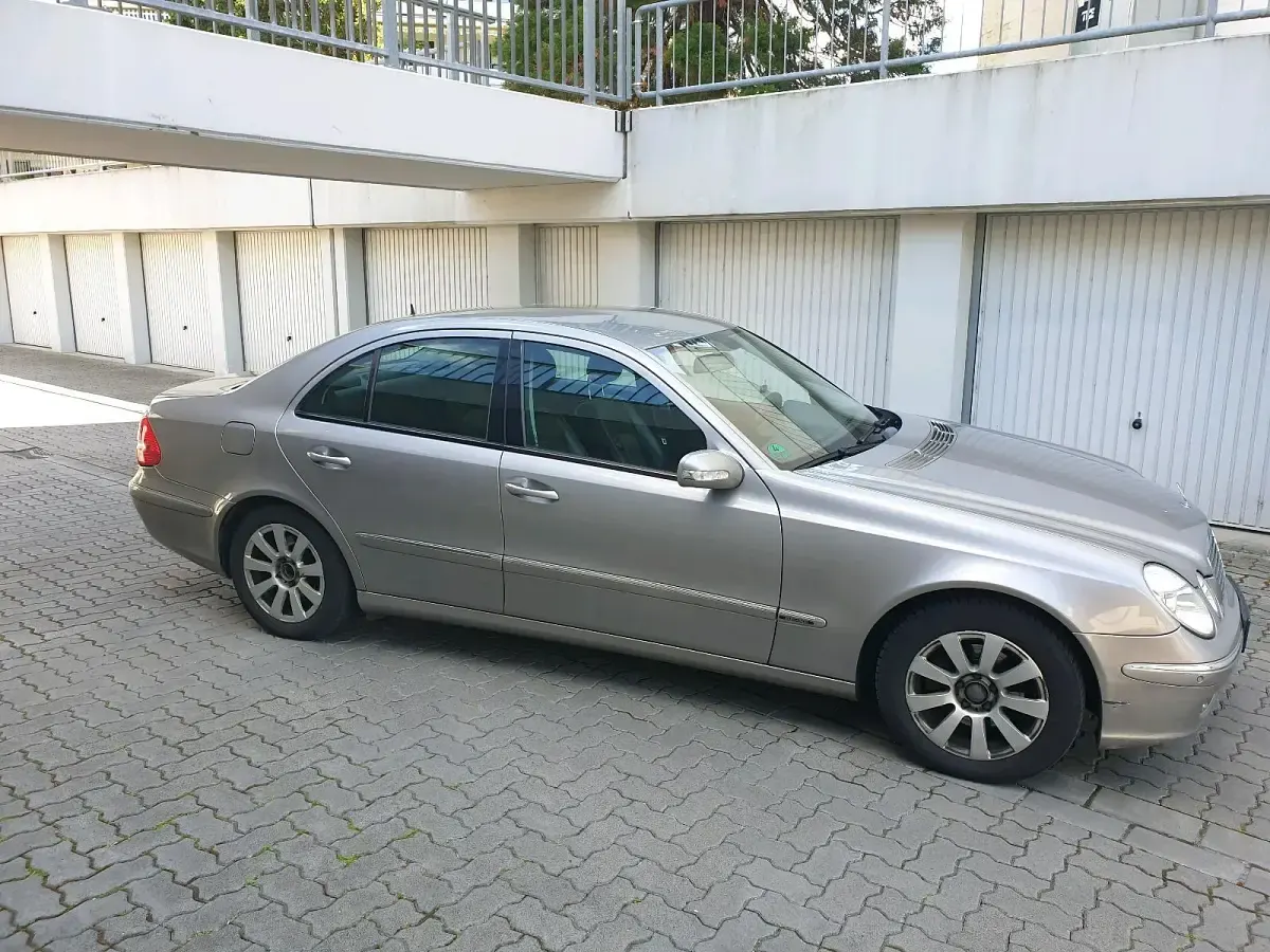 Gebraucht Mercedes E320 Elegance 204 PS (150 kW) 2005 Gold Limousine